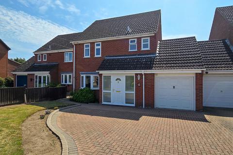 Hargham Road, Attleborough NR17 4 bed link detached house for sale