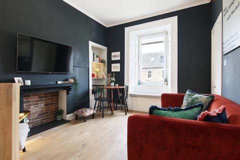 28 Ashville Terrace, Edinburgh, EH6 8DD 3 bed flat for sale
