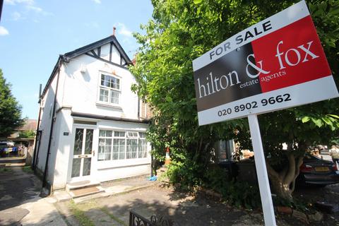 Chaplin Road, Wembley, Middlesex HA0 2 bed detached house for sale