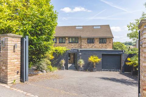 Woodlands Close, Gerrards Cross SL9 6 bed detached house for sale