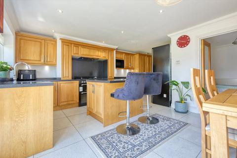 Dedham Close, Billericay, Essex, CM11 4 bed semi