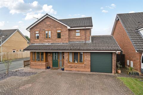Plas Ffynnon Way, SY11 2TZ. 4 bed detached house for sale