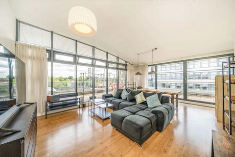 Streatham High Road, London SW16 2 bed flat for sale