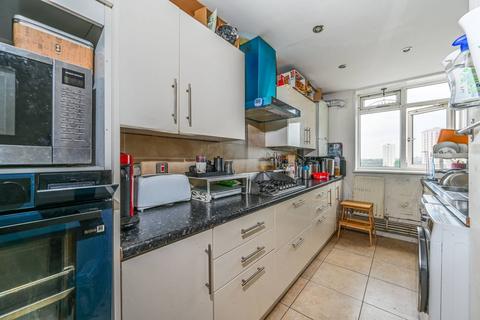Lansdowne Green, Nine Elms, London, SW8 3 bed flat for sale