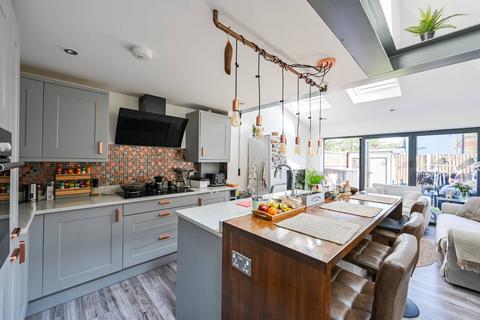 New Road, Chingford, London, E4 5 bed terraced house for sale