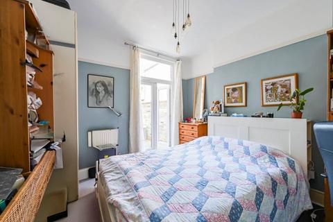 Woodriffe Road, Leytonstone, London, E11 2 bed flat for sale