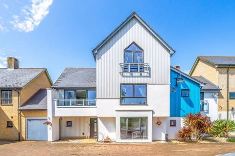 Cranberry Square, Ipswich, IP3 5 bed link detached house for sale