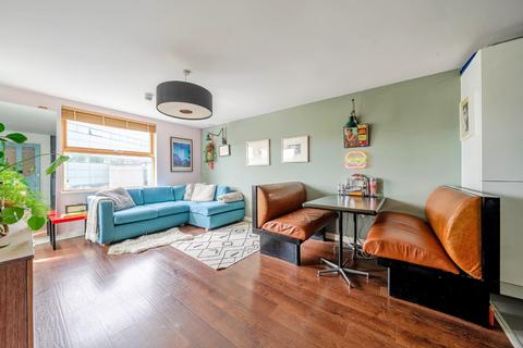 Lloyd's Row, Clerkenwell, London, EC1R 2 bed flat for sale