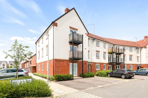 Beechey Place, Wokingham RG40 2 bed apartment for sale