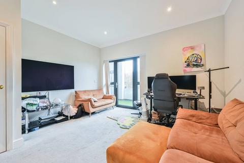 Station Road, Harrow, HA1 3 bed flat for sale