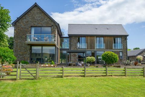 Llandevaud 5 bed detached house for sale