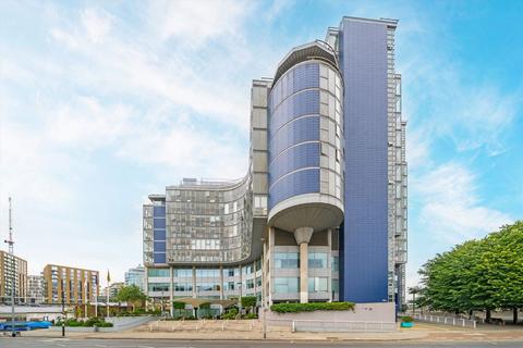 Lombard Road, London SW11 1 bed flat for sale