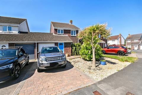 Grampian Close, Eastbourne 3 bed detached house for sale
