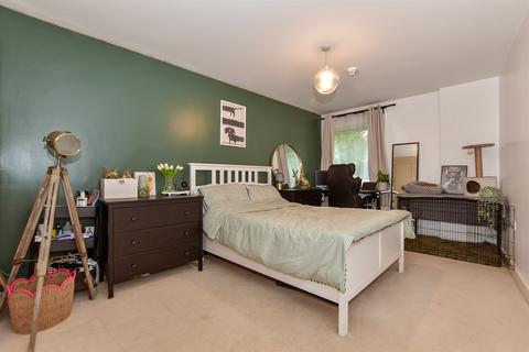 Sandling Park, Maidstone ME14 1 bed ground floor flat for sale
