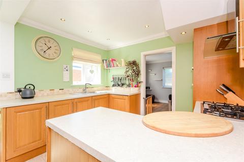 Blenheim Drive, Welling DA16 4 bed semi