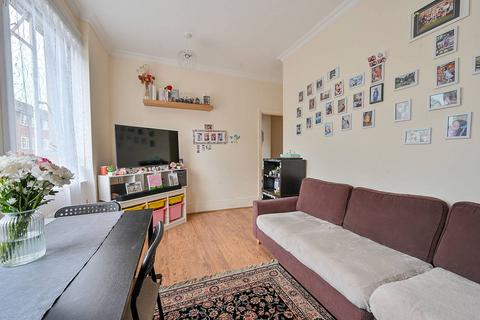 Montpelier Road, Ealing Broadway... 2 bed flat for sale