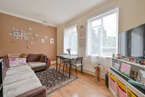 Montpelier Road, Ealing Broadway... 2 bed flat for sale