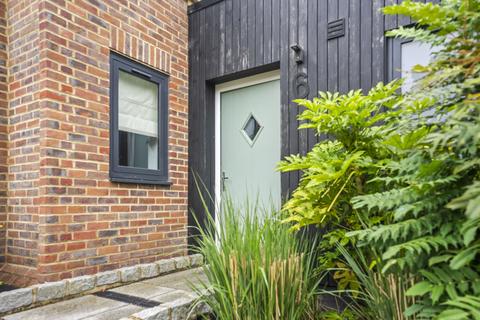158 Foxley Lane, Purley, Purley, CR8 3BW 2 bed apartment for sale