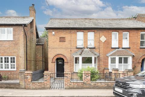 High Street, Kimpton, Hitchin 3 bed semi