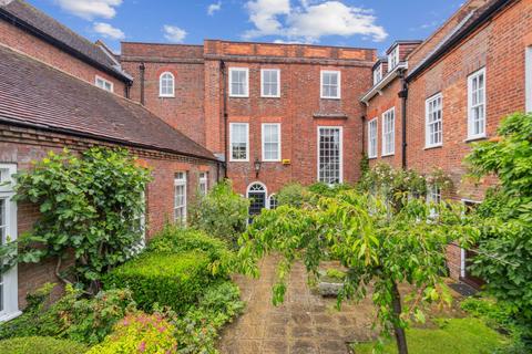 High Street, Amersham... 2 bed apartment for sale