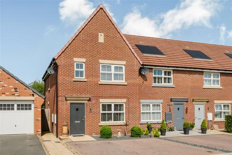 Moorlands Fold, Killinghall... 3 bed semi