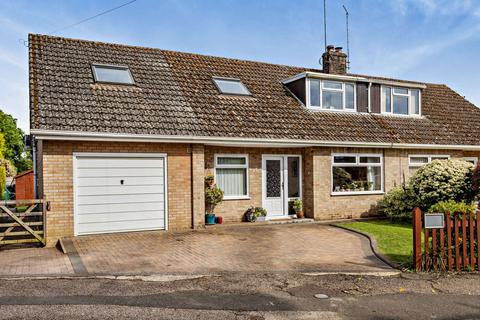 Stamford Lane, Warmington... 3 bed semi
