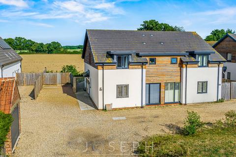 The Heath, Tattingstone, IP9 3 bed semi