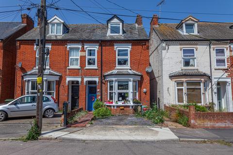 Felix Road, Felixstowe, IP11 7JD 3 bed semi