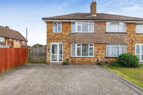 Meadow Walk, Snodland 3 bed semi