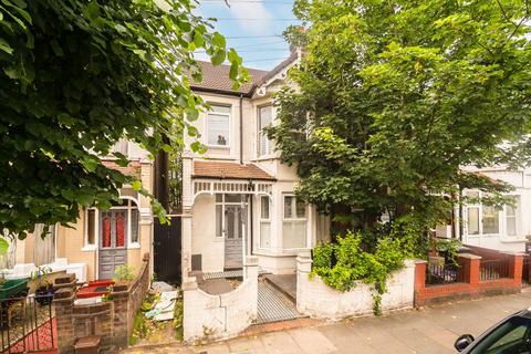Links Road, London SW17 3 bed flat for sale