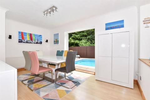 Olivine Close, Chatham ME5 5 bed detached house for sale