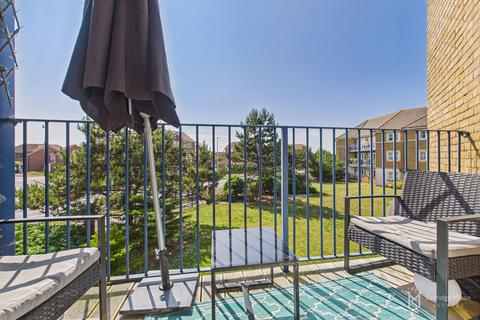 St. Kitts Drive, Eastbourne BN23 2 bed flat for sale
