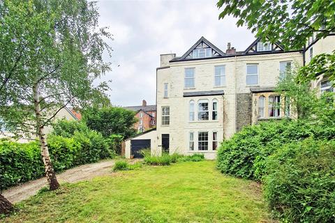 Lorian, Orchard Garden, Ithon Road... 5 bed semi