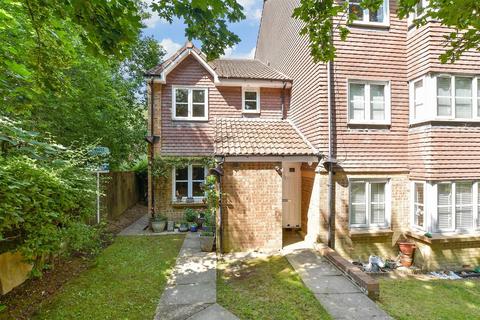 Bolton Road, Crawley RH10 1 bed ground floor maisonette for sale