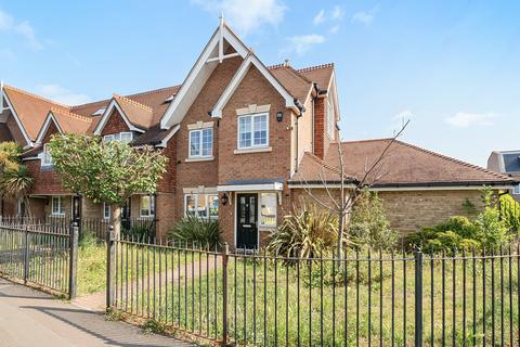 4 bedroom end of terrace house for sale
