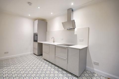 Lower Street, Stansted Mountfitchet CM24 1 bed flat for sale