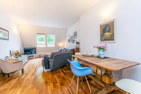 Piano Lane, Stoke Newington, London, N16 2 bed flat for sale