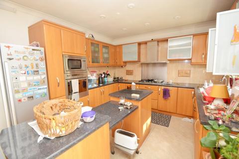 Alexandra Avenue, Harrow, HA2 8PQ 5 bed semi
