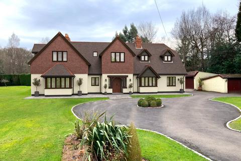 Cuttinglye Road, Crawley Down, RH10 4 bed detached house for sale