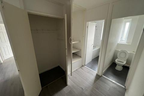 Barking IG11 2 bed flat for sale