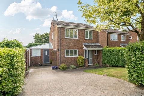Treeside Drive, Farnham, GU9 4 bed link detached house for sale
