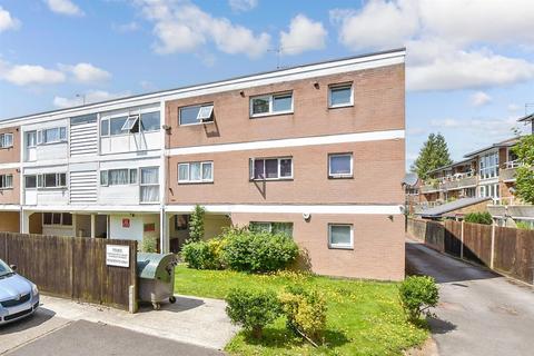 Brighton Road, Southgate, Crawley... 2 bed flat for sale