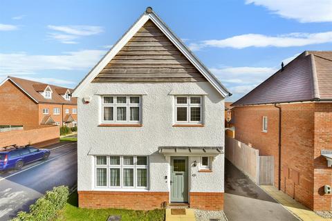 Cambria Crescent, Sittingbourne ME10 3 bed detached house for sale