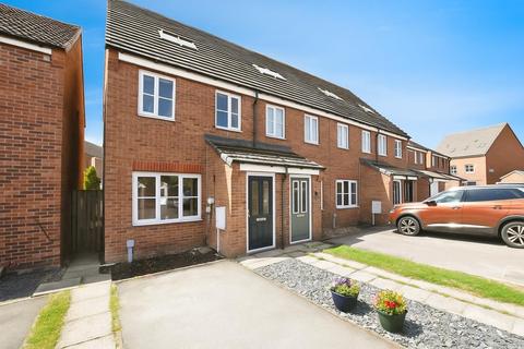 Linnet Garth, Scunthorpe 3 bed end of terrace house for sale