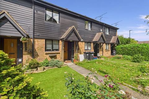 Huntsman Close, Feltham, Middlesex, TW13 2 bed terraced house for sale