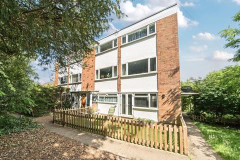 Devoke Way, Walton On Thames, Surrey... 2 bed maisonette for sale