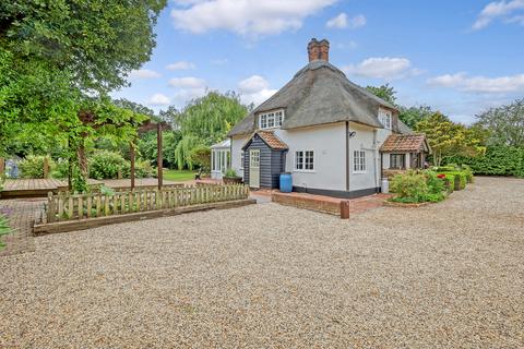 Buttleys Lane, Dunmow, CM6 3 bed detached house for sale