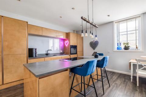 Arbroath Road (Lilybank Mews), Dundee... 3 bed flat for sale