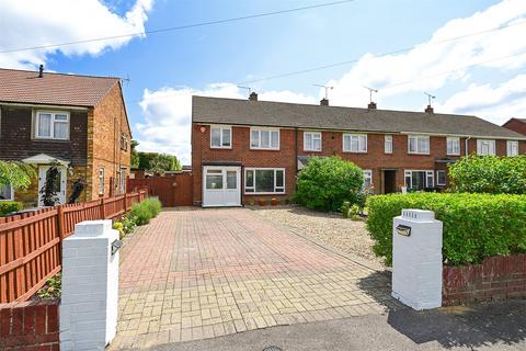 Longfield Road, Guildford GU12 3 bed end of terrace house for sale
