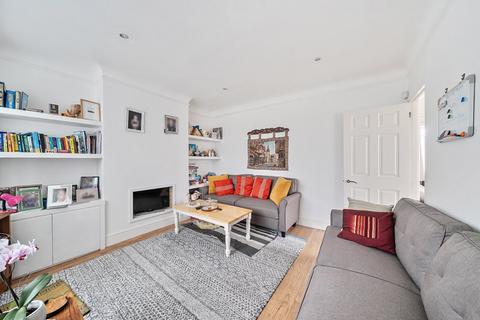 Vale Crescent, London, SW15 2 bed maisonette for sale